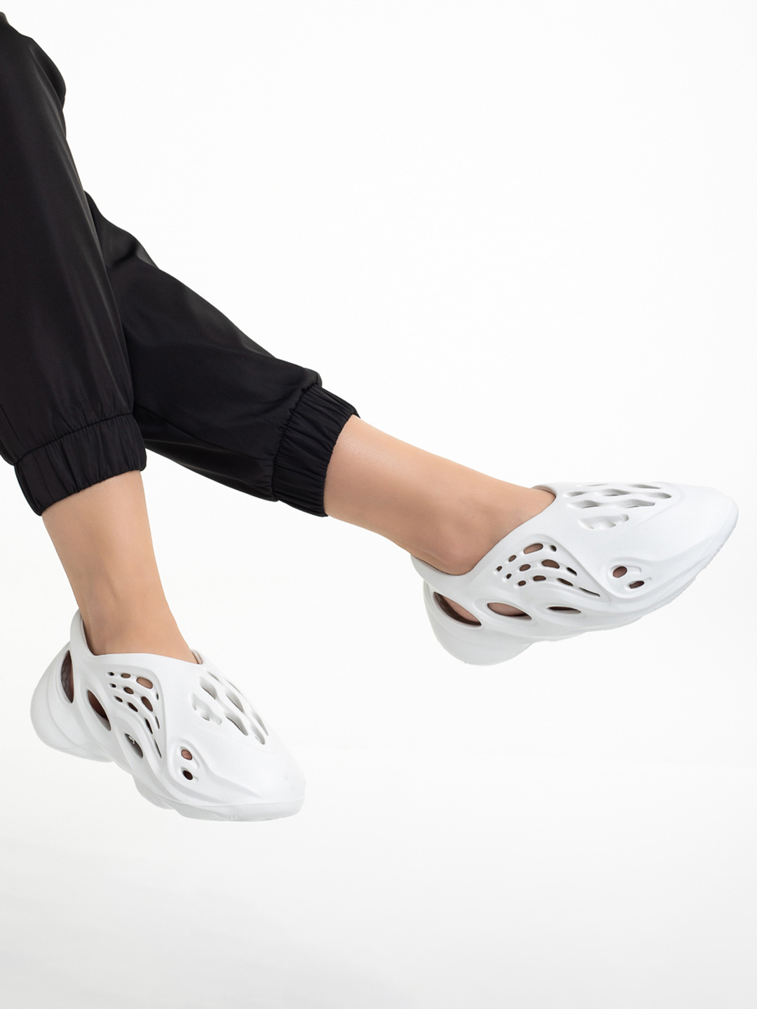 Pantofi sport dama albi din poliuretan Grania - Kalapod.net