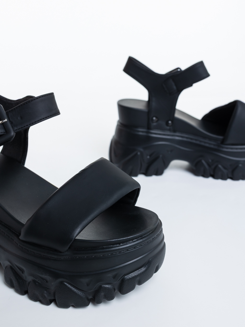 Sandale dama cu platforma negre din piele ecologica Nahara, 6 - Kalapod.net Sandale dama cu platforma negre din piele ecologica Nahara, 6 - Kalapod.net