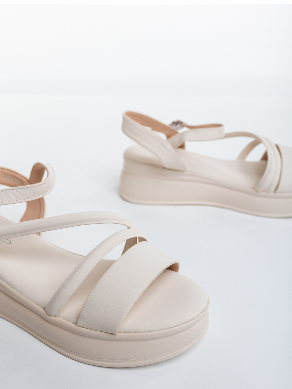 Sandale dama cu platforma bej din piele ecologica Padana, 6 - Kalapod.net Sandale dama cu platforma bej din piele ecologica Padana, 6 - Kalapod.net