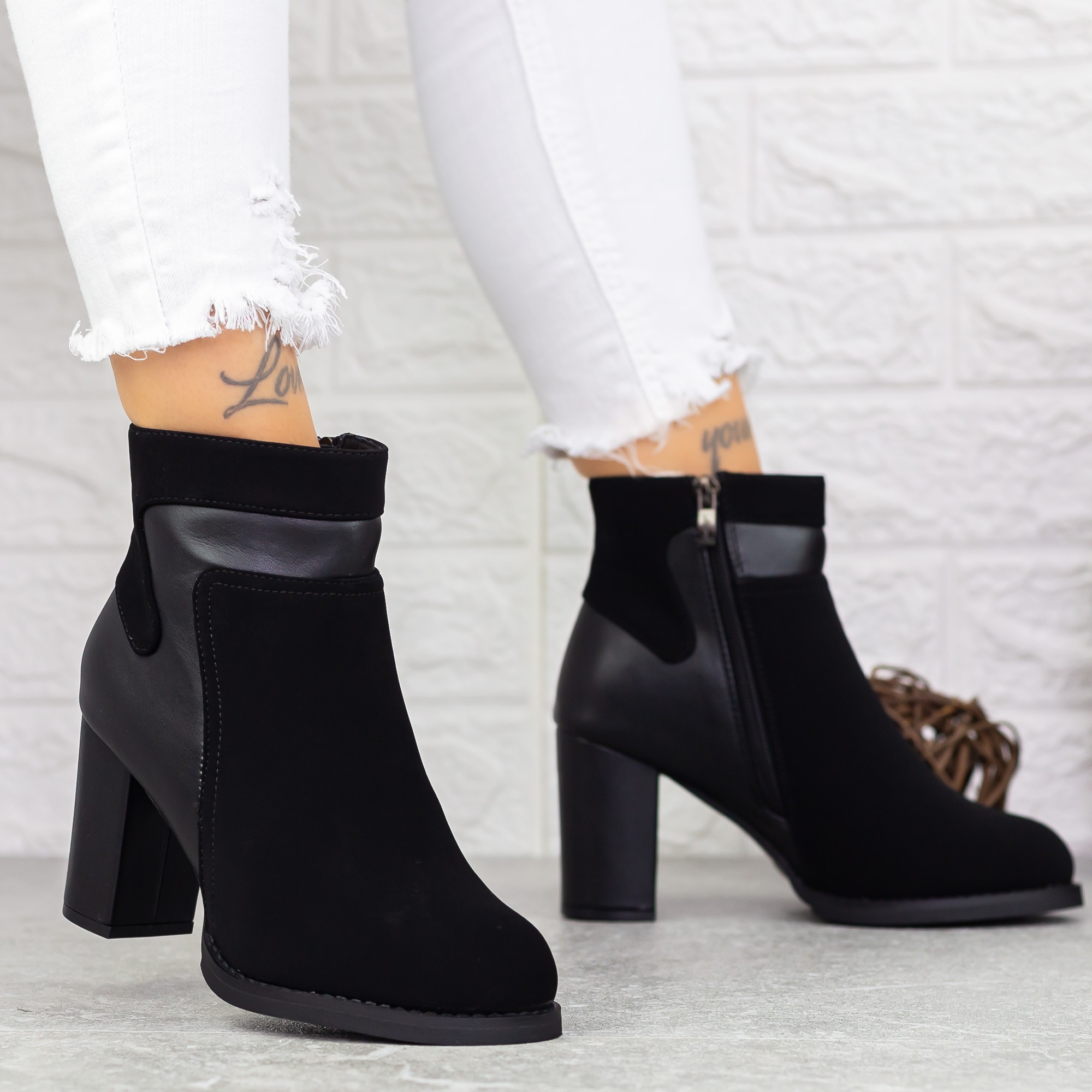 Botine dama cu toc negre din piele ecologica si material textil Ryliana - Kalapod.net Botine dama cu toc negre din piele ecologica si material textil Ryliana - Kalapod.net