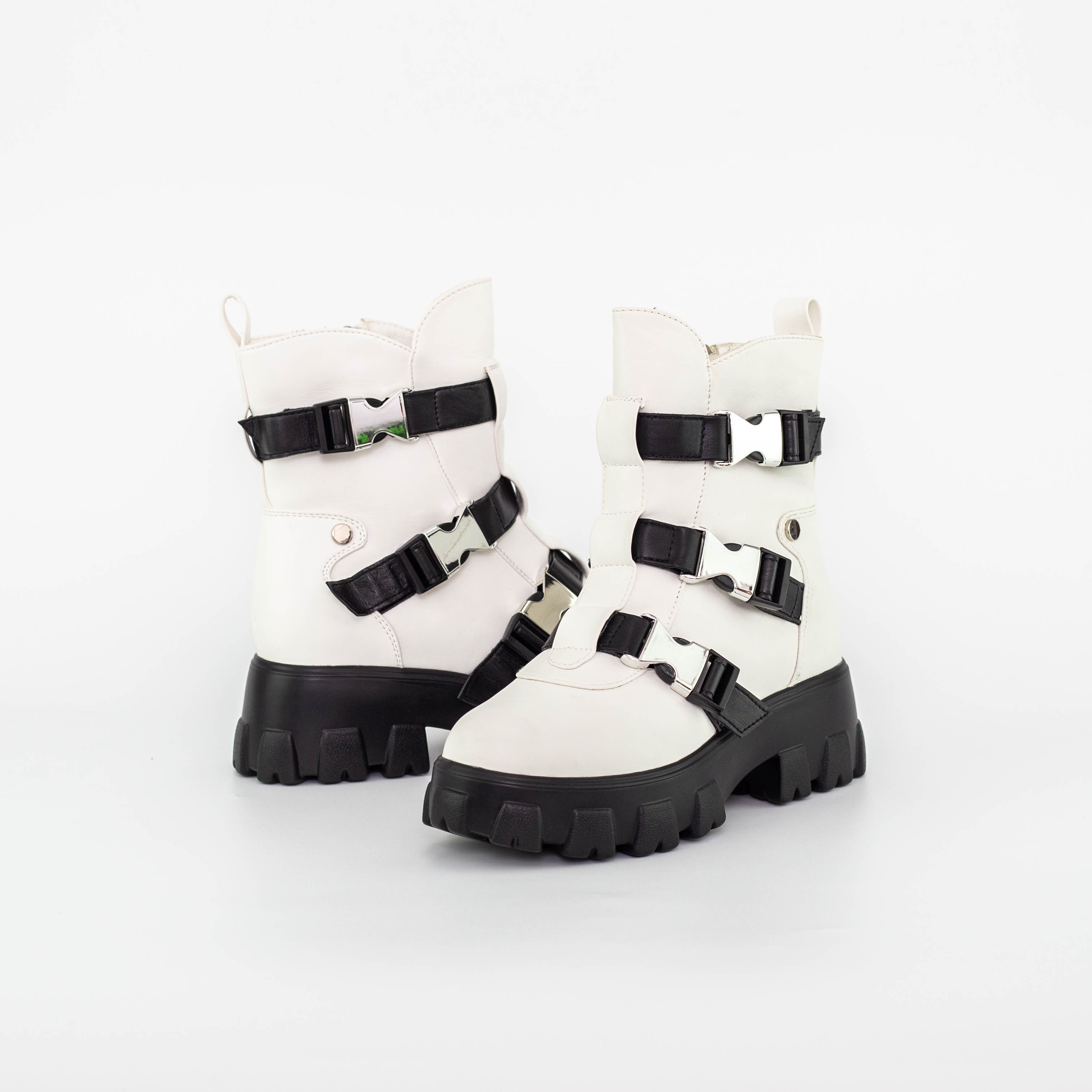 Ghete dama alb cu negru din piele ecologica Tameka, 2 - Kalapod.net Ghete dama alb cu negru din piele ecologica Tameka, 2 - Kalapod.net