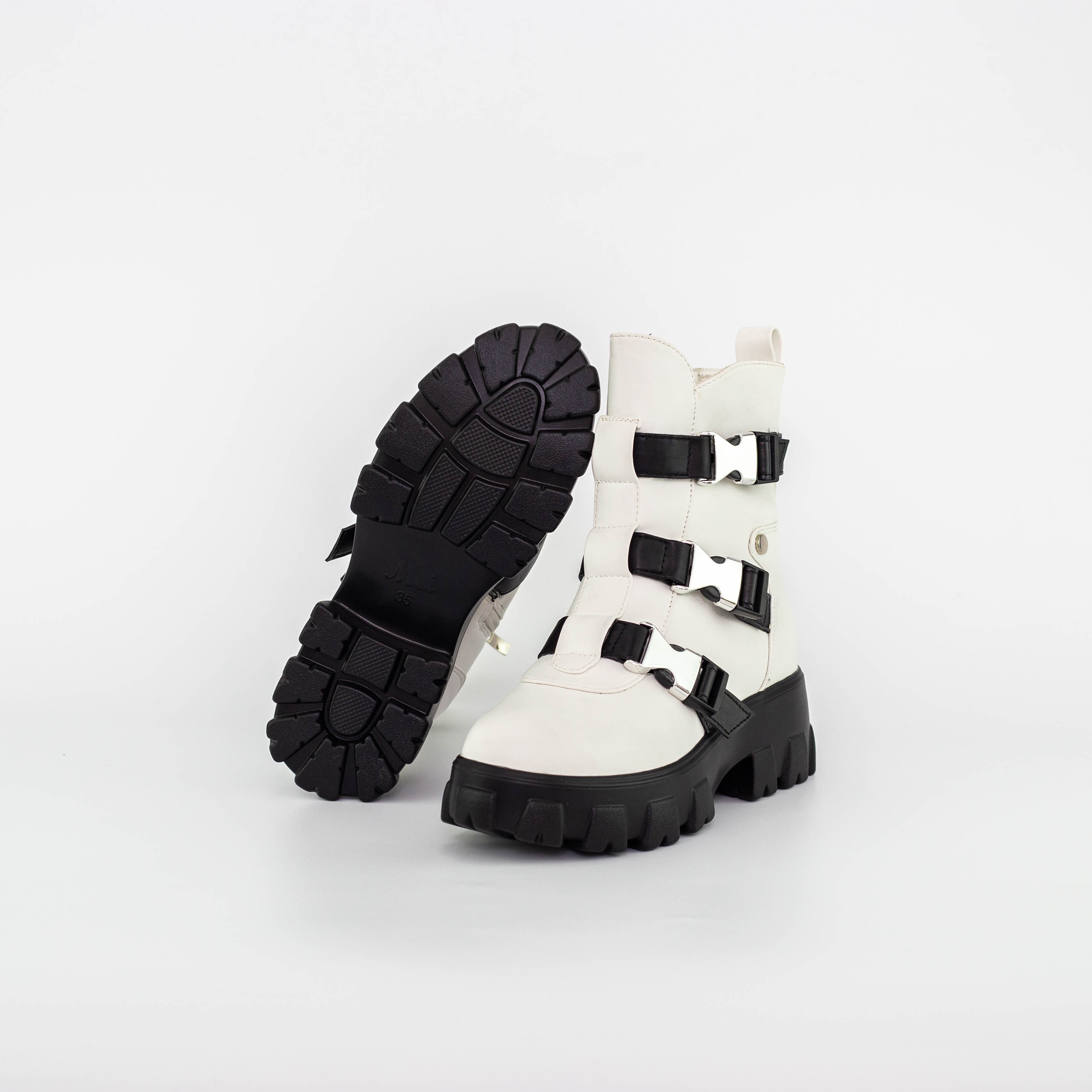 Ghete dama alb cu negru din piele ecologica Tameka, 5 - Kalapod.net Ghete dama alb cu negru din piele ecologica Tameka, 5 - Kalapod.net