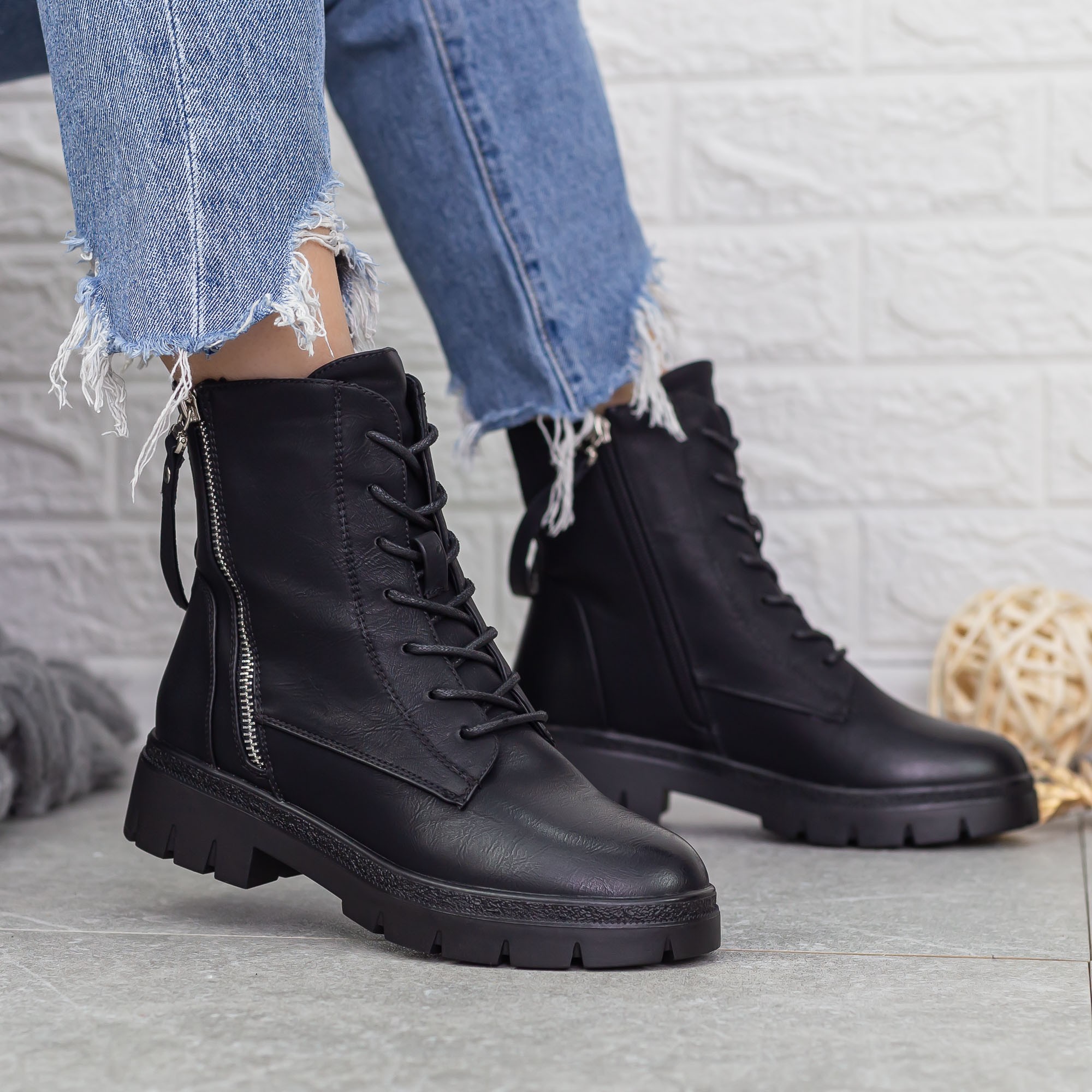 Ghete dama negre din piele ecologica Gisella - Kalapod.net Ghete dama negre din piele ecologica Gisella - Kalapod.net