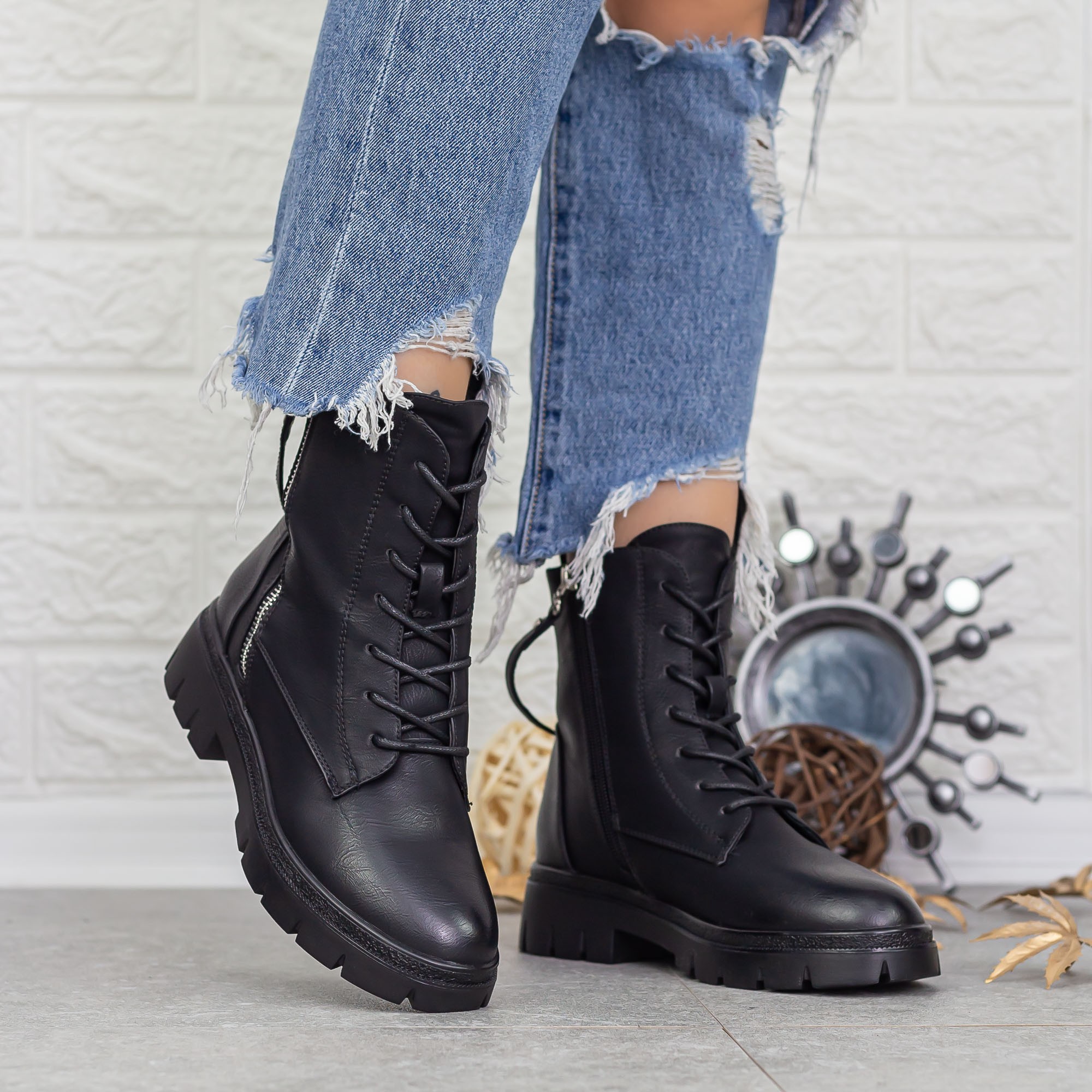 Ghete dama negre din piele ecologica Gisella, 4 - Kalapod.net Ghete dama negre din piele ecologica Gisella, 4 - Kalapod.net