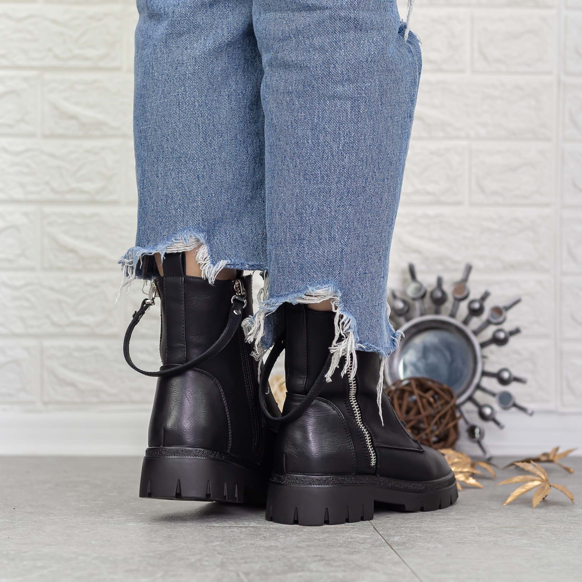 Ghete dama negre din piele ecologica Gisella, 5 - Kalapod.net Ghete dama negre din piele ecologica Gisella, 5 - Kalapod.net