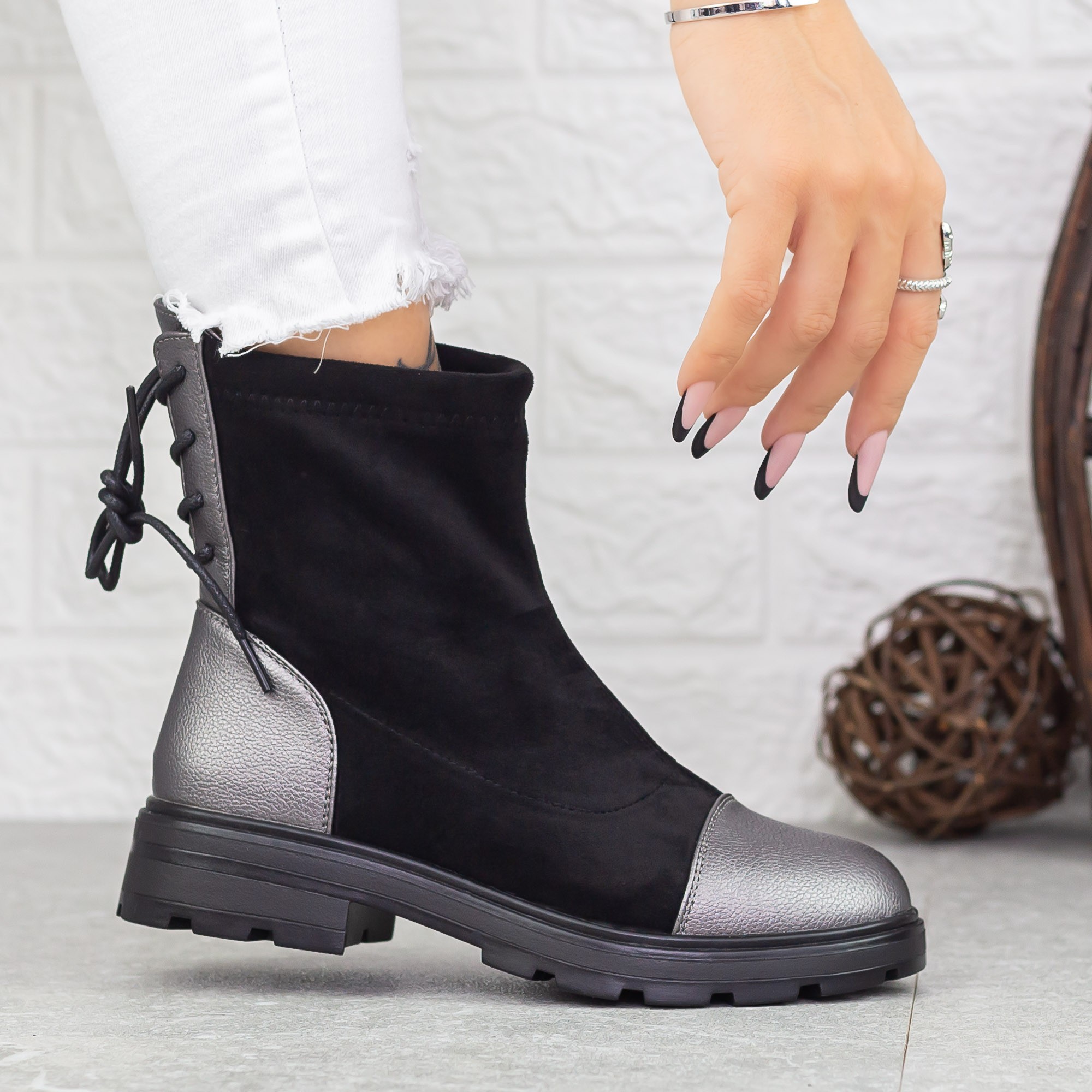 Ghete dama negre cu gri din piele ecologica si material textil Mihara, 3 - Kalapod.net Ghete dama negre cu gri din piele ecologica si material textil Mihara, 3 - Kalapod.net