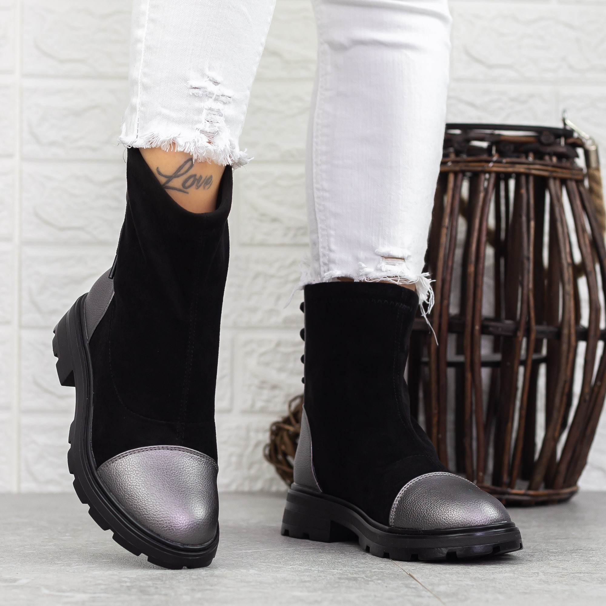 Ghete dama negre cu gri din piele ecologica si material textil Mihara, 4 - Kalapod.net Ghete dama negre cu gri din piele ecologica si material textil Mihara, 4 - Kalapod.net