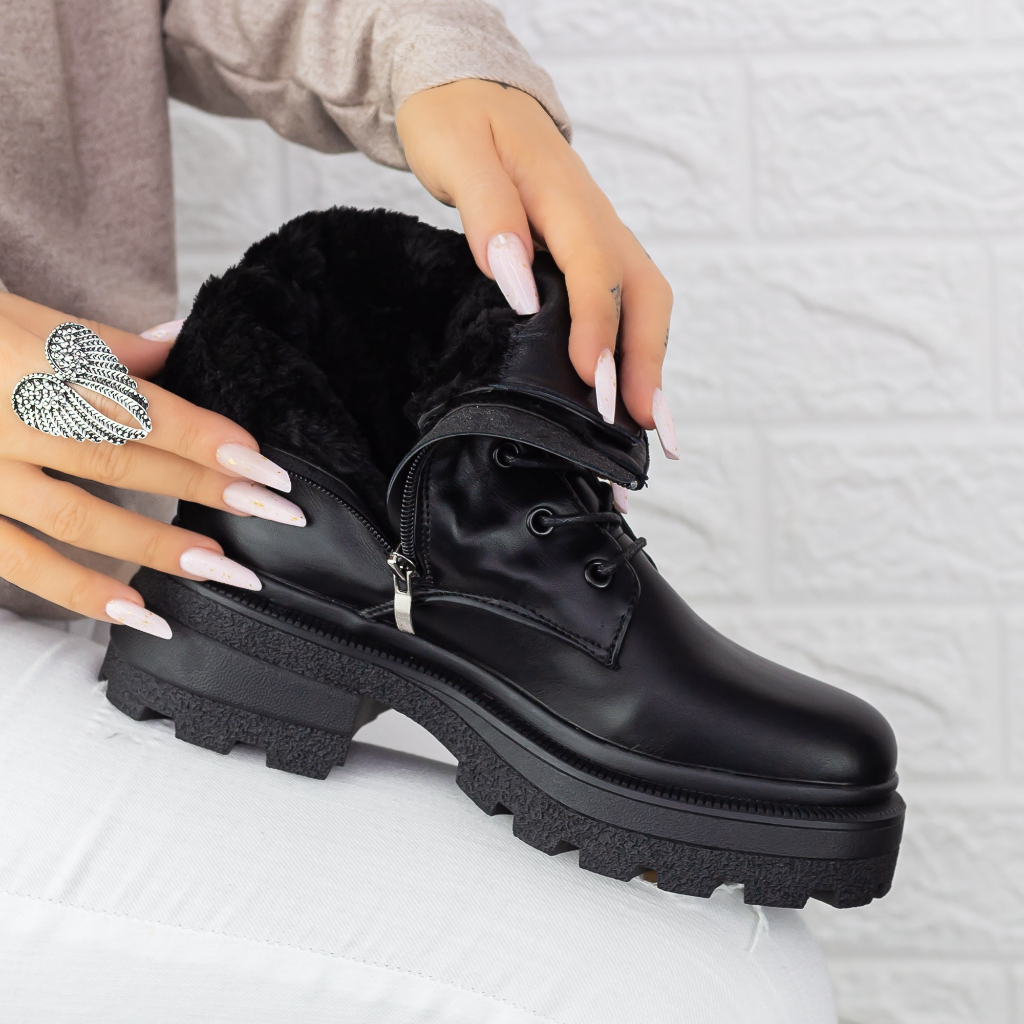 Ghete dama cu platforma negre din piele ecologica Minami, 6 - Kalapod.net Ghete dama cu platforma negre din piele ecologica Minami, 6 - Kalapod.net