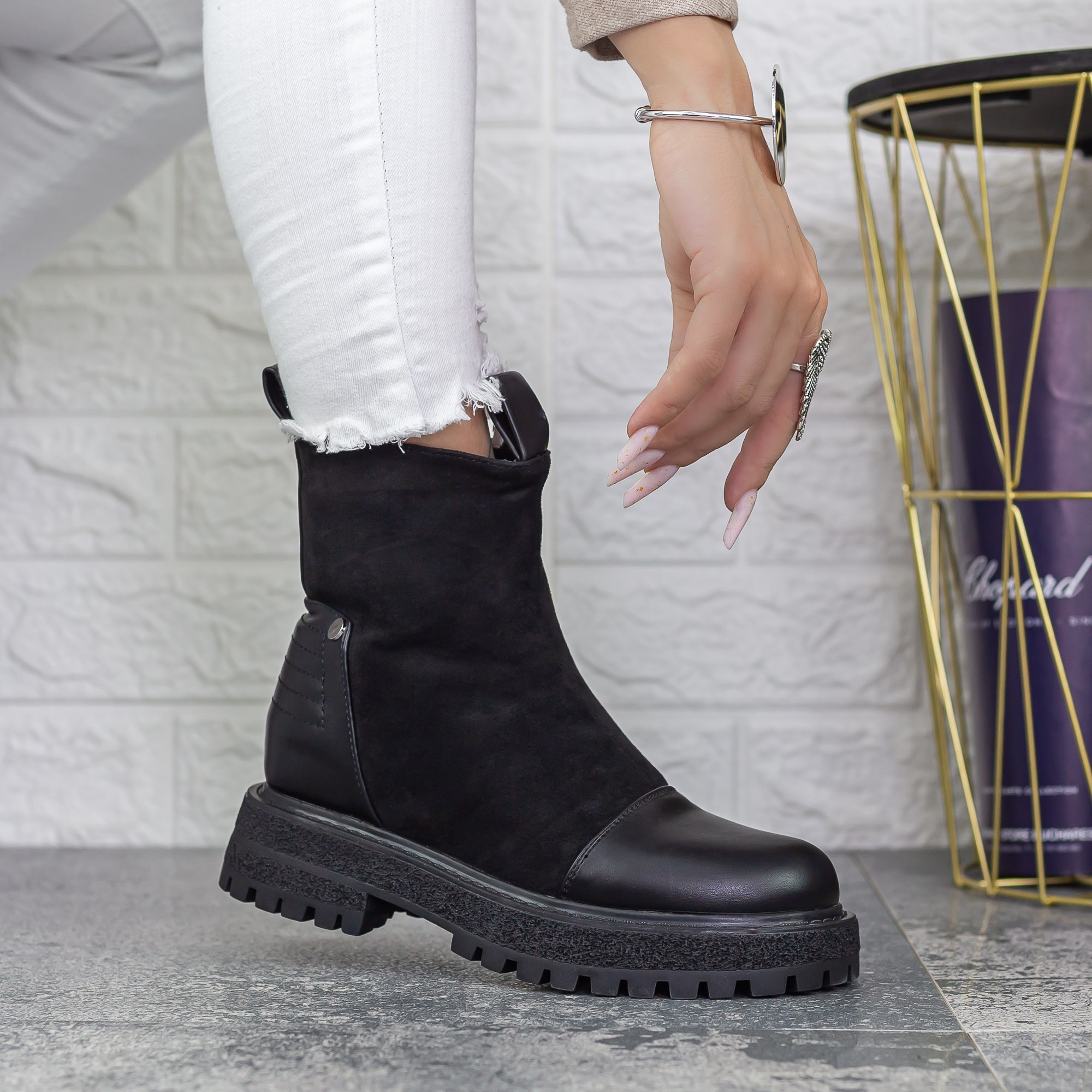 Ghete dama negre din piele ecologica si material textil Mihaly, 3 - Kalapod.net Ghete dama negre din piele ecologica si material textil Mihaly, 3 - Kalapod.net