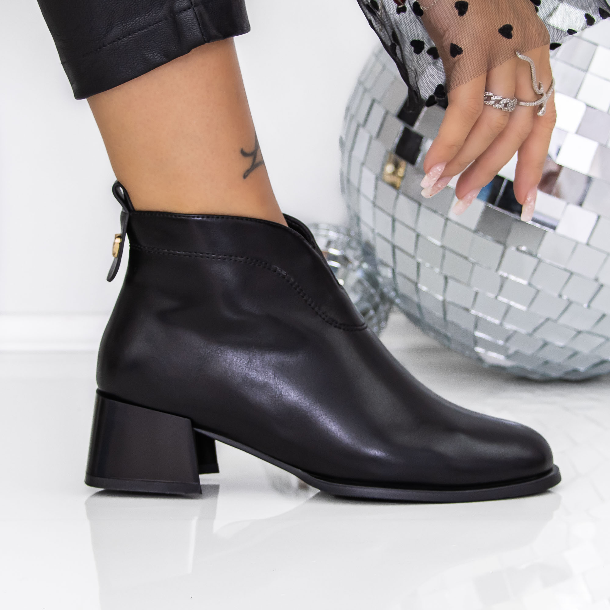 Botine dama cu toc negre din piele ecologica Navira, 2 - Kalapod.net Botine dama cu toc negre din piele ecologica Navira, 2 - Kalapod.net