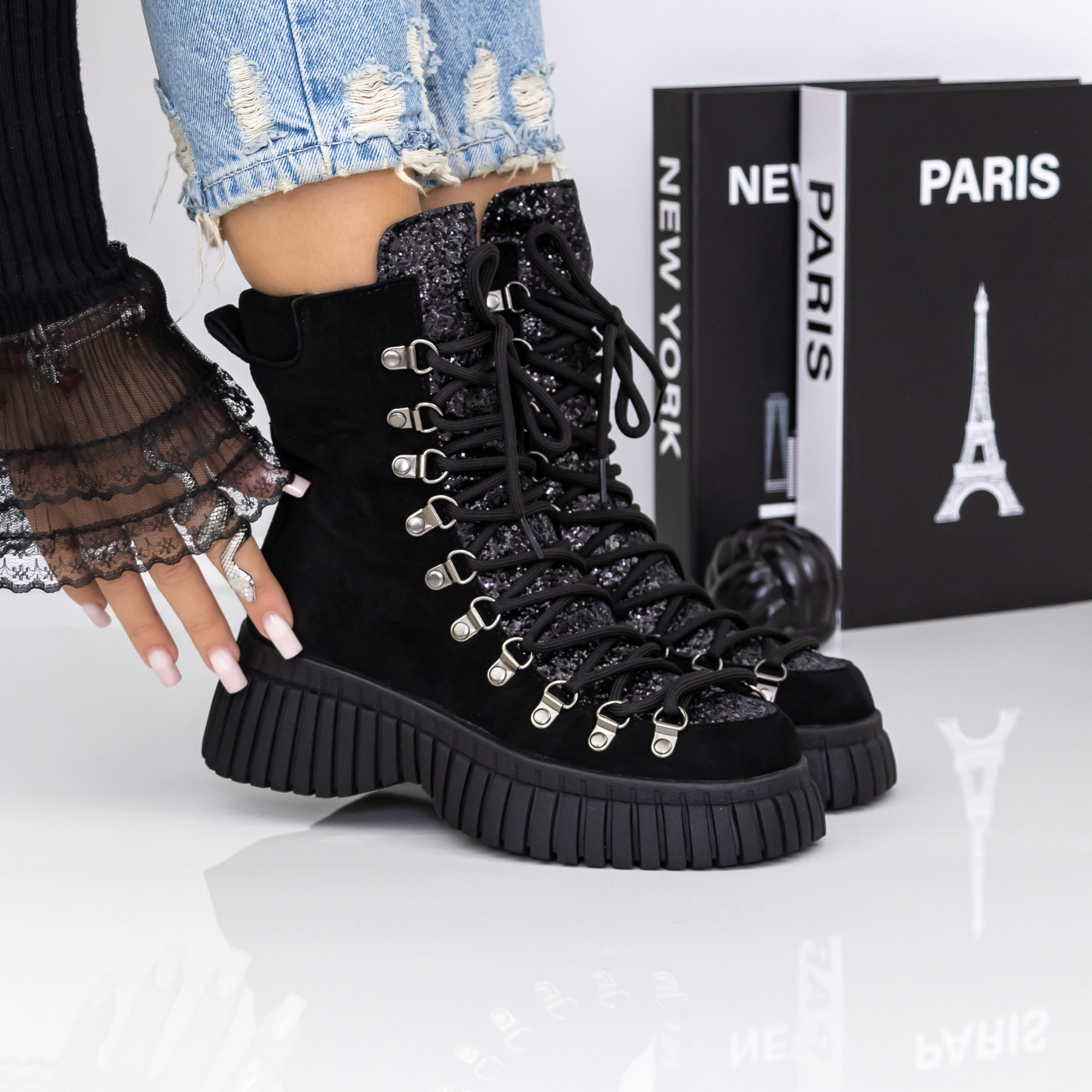 Ghete dama cu platforma negre cu insertii argintii din material textil Brixley - Kalapod.net Ghete dama cu platforma negre cu insertii argintii din material textil Brixley - Kalapod.net