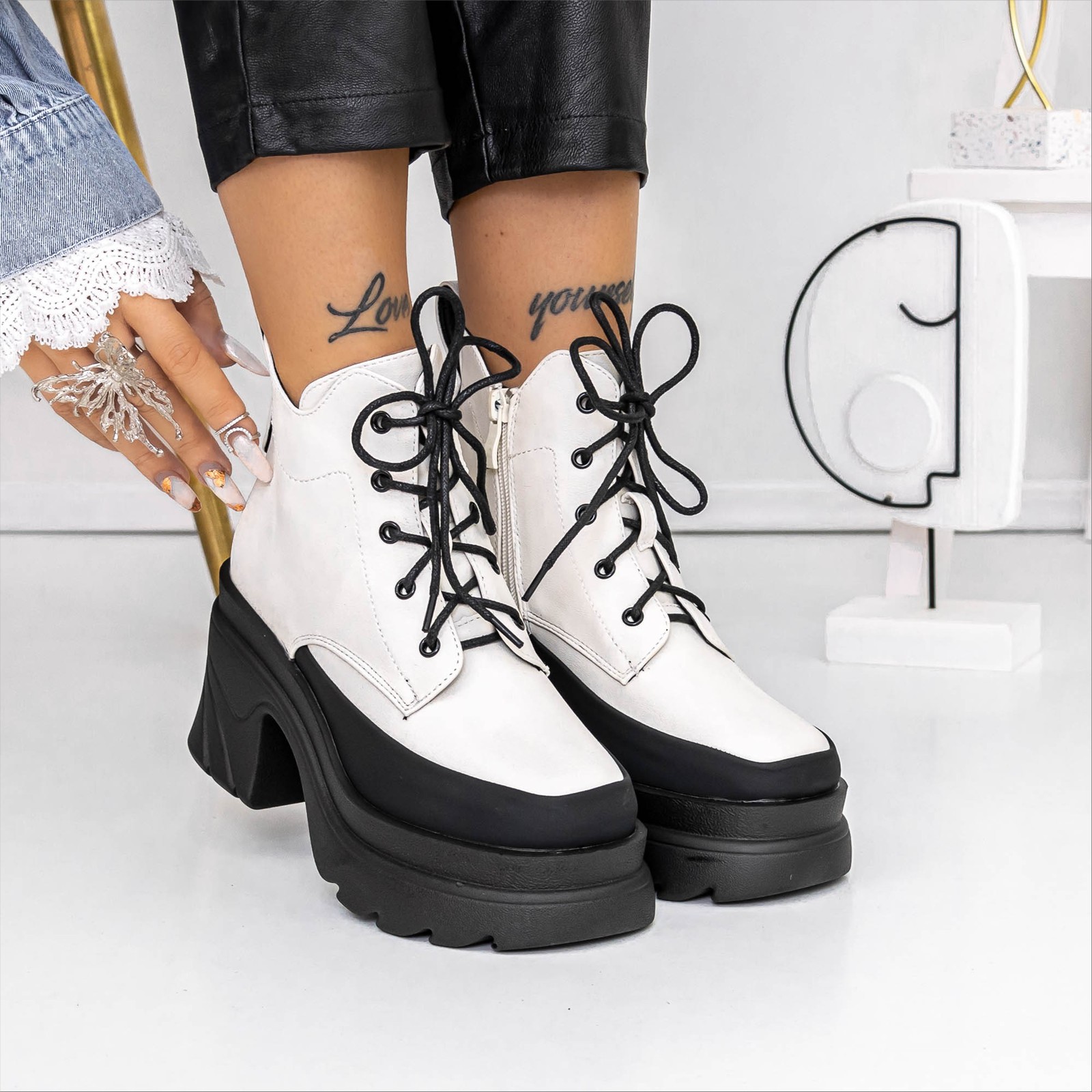 Ghete dama albe din material textil si piele ecologica Oceana, 2 - Kalapod.net Ghete dama albe din material textil si piele ecologica Oceana, 2 - Kalapod.net