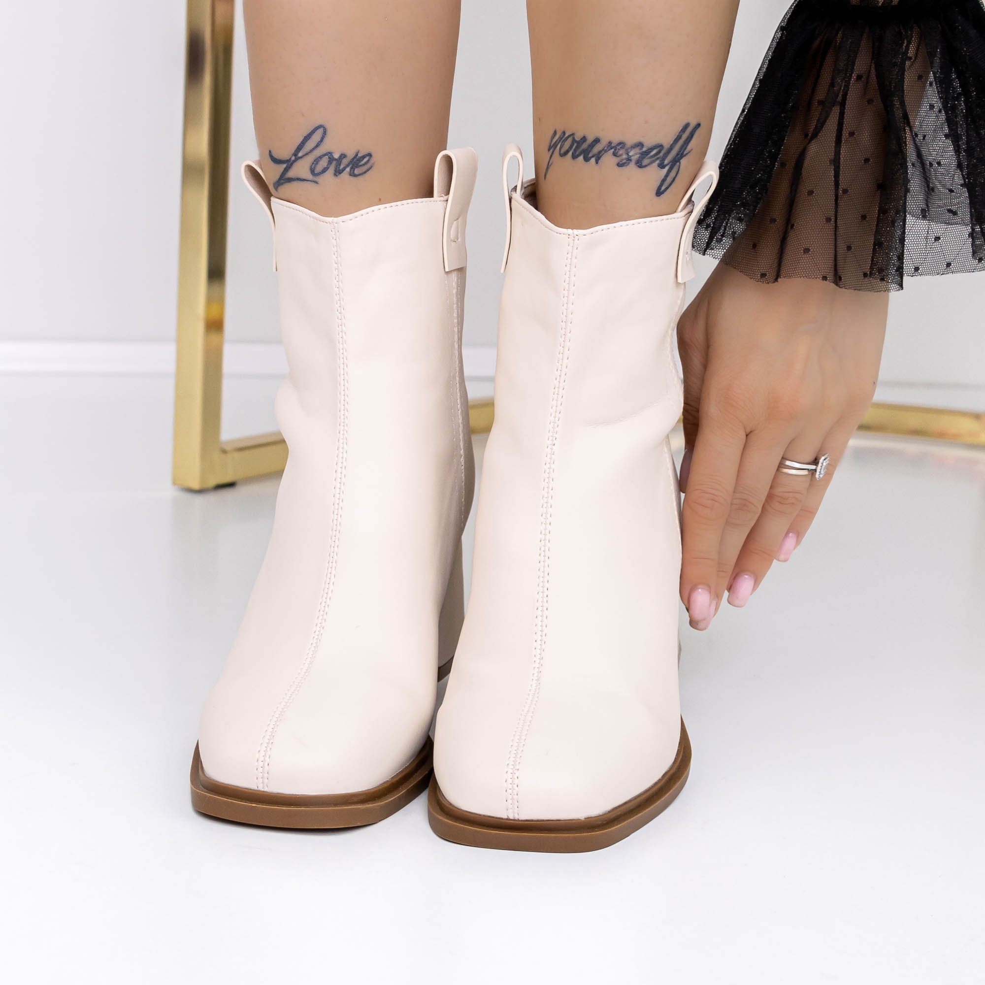 Botine dama cu toc bej din piele ecologica Alaza, 2 - Kalapod.net Botine dama cu toc bej din piele ecologica Alaza, 2 - Kalapod.net