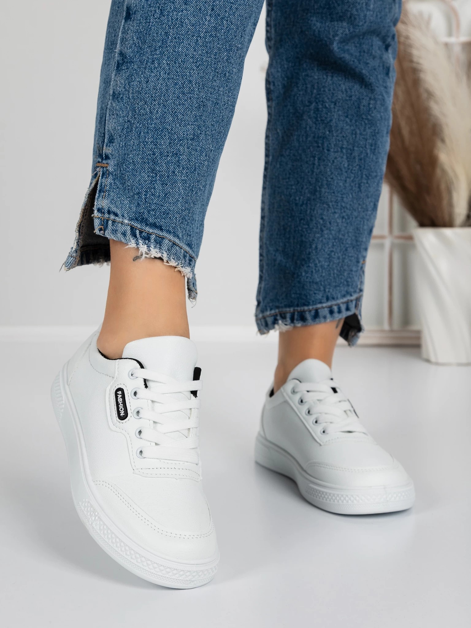 Pantofi sport dama albi cu negru din piele ecologica Madeva, 4 - Kalapod.net Pantofi sport dama albi cu negru din piele ecologica Madeva, 4 - Kalapod.net