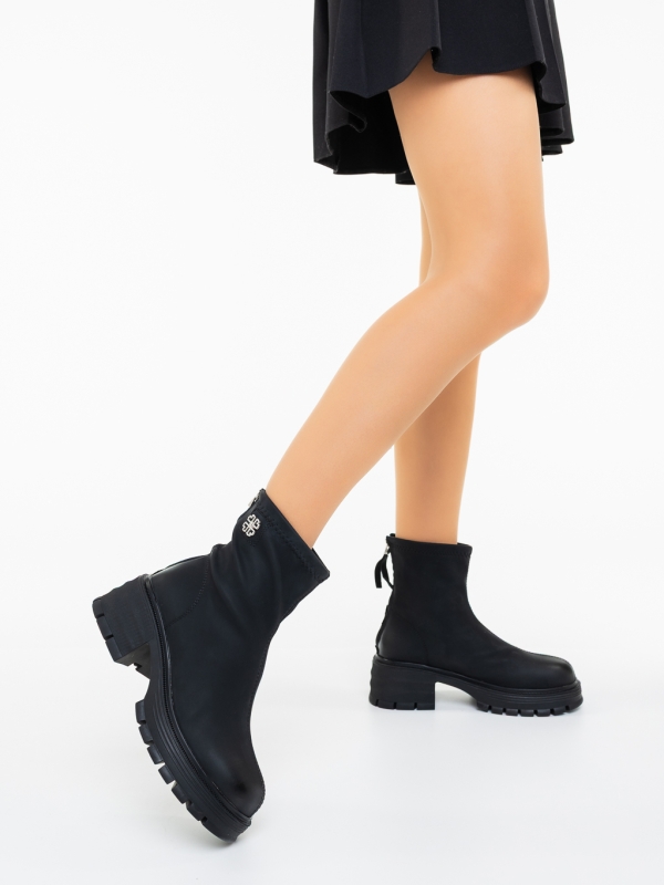 Ghete dama negre din piele ecologica Bhuvi - Kalapod.net